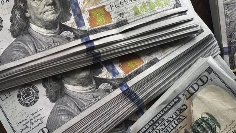 Tasas más altas y emisión de pesos para frenar la corrida&nbsp;cambiaria