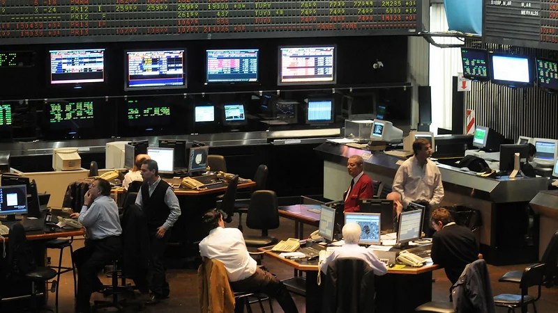 Los mercados argentinos cerraron otra jornada negativa con suba del riesgo país y bajas&nbsp;bursátiles