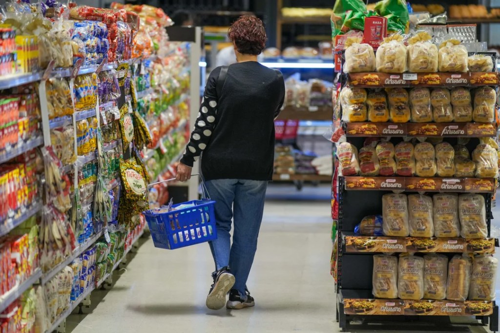 Supermercados y mayoristas profundizan la caída de las ventas durante agosto